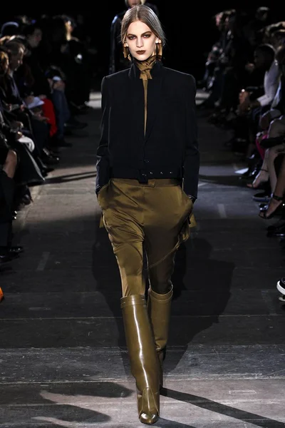 Look 34